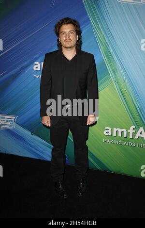 West Hollywood, USA. 04th Nov, 2021. WEST HOLLYWOOD, CALIFORNIA - NOVEMBER 04: Emile Hirsch attends the amfAR Gala Los Angeles 2021 honoring TikTok and Jeremy Scott at Pacific Design Center on November 04, 2021 in West Hollywood, California. Photo: CraSH/imageSPACE Credit: Imagespace/Alamy Live News Stock Photo