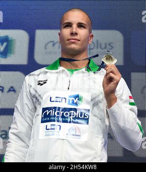 SZABO Szebasztian HUN Hungary Gold Medal50m Butterfly Men Podium Kazan, Russia. 06th Nov, 2021. Aquatics Palace LEN European Short Course Swimming Championships Photo Andrea Staccioli/Deepbluemedia/Insidefoto Credit: insidefoto srl/Alamy Live News Stock Photo