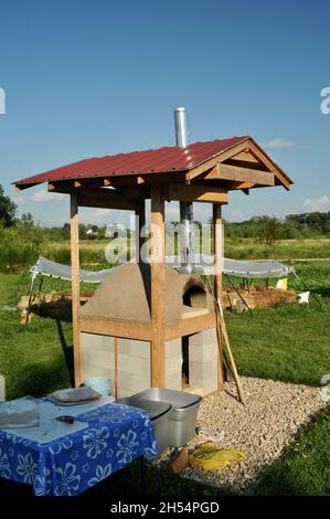 Hand made wood fired outdoor pizza and baking oven, do it yourself, to make pizza, breads and other food items on farm, Madison, Wisconsin, USA Stock Photo