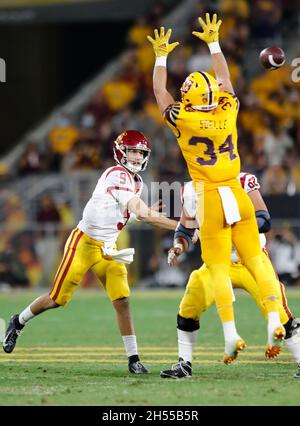 Southern California Trojans quarterback Kedon Slovis (9) throws a pass ...