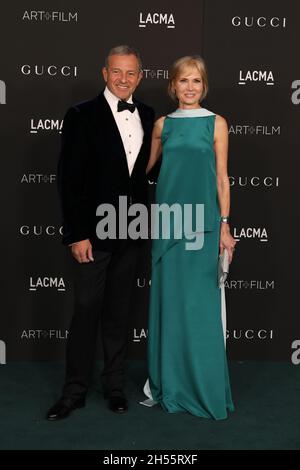 Los Angeles, USA. 06th Nov, 2021. Bob Iger and Willow Bay arrive at the 2021 LACMA Art   Film Gala held at LACMA in Los Angeles, CA on Saturday, November 6, 2021. (Photo By Conor Duffy/Sipa USA) Credit: Sipa USA/Alamy Live News Stock Photo