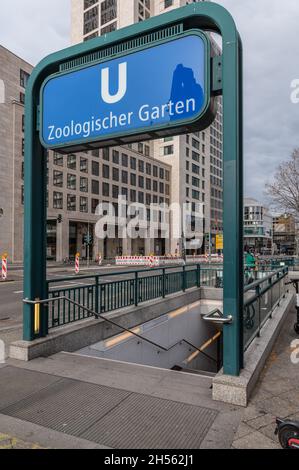 Sbahn Zoologischer Garten, Zoo railway station, Berlin Stock Photo Alamy