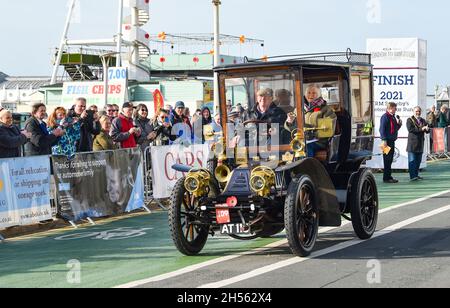 Brighton, UK. 7th Nov, 2021. A 1902 Mors owned by Julie Evison is the first car to arrive in Brighton in the RM Sotheby's London to Brighton Veteran Car Run today . This year is the 125th anniversary of BritainÕs longest-running motoring event : Credit Simon Dack/Alamy Live News Stock Photo