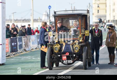 Brighton, UK. 7th Nov, 2021. A 1902 Mors owned by Julie Evison is the first car to arrive in Brighton in the RM Sotheby's London to Brighton Veteran Car Run today . This year is the 125th anniversary of BritainÕs longest-running motoring event : Credit Simon Dack / Alamy Live News Stock Photo