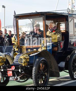 Brighton, UK. 7th Nov, 2021. A 1902 Mors owned by Julie Evison is the first car to arrive in Brighton in the RM Sotheby's London to Brighton Veteran Car Run today . This year is the 125th anniversary of BritainÕs longest-running motoring event : Credit Simon Dack / Alamy Live News Stock Photo