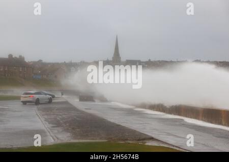 Thurso, Scotland. Nov. 7 2021. Gale force winds blow surf over a car parked near a seawall in Thurso, Caithness, Scotland. Stock Photo