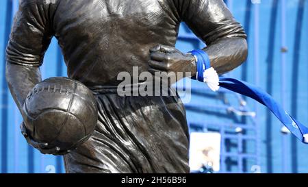 Liverpool, UK. 7th Nov, 2021. Close up of the Dixie Dean statue outside the stadium during the Premier League match at Goodison Park, Liverpool. Picture credit should read: Darren Staples/Sportimage Credit: Sportimage/Alamy Live News Credit: Sportimage/Alamy Live News Stock Photo