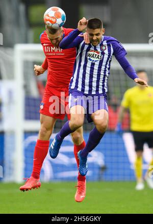 07 November 2021, Saxony, Aue: Football: 2. Bundesliga, Erzgebirge Aue - 1. FC Heidenheim, Matchday 13, Erzgebirgsstadion. Aue's Dmitri Nazarov (r) against Heidenheim's Patrick Mainka. Photo: Robert Michael/dpa-Zentralbild/dpa - IMPORTANT NOTE: In accordance with the regulations of the DFL Deutsche Fußball Liga and/or the DFB Deutscher Fußball-Bund, it is prohibited to use or have used photographs taken in the stadium and/or of the match in the form of sequence pictures and/or video-like photo series.
