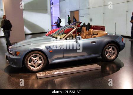 BMW Z3 : Aerial view, metallic blue color, year 1995