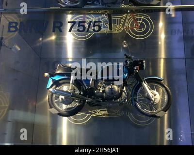 人気提案 the-bmw-r-755-is-a-motorcycle- オートバイ