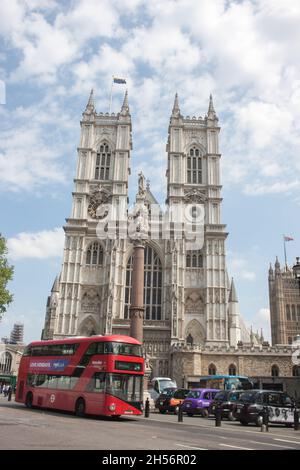 New Routemaster (Boris bus) passing Westminster Abbey Stock Photo