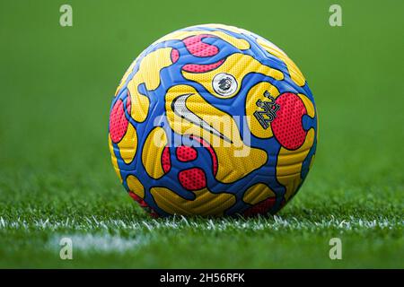 nike aerowsculpt football