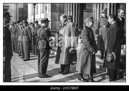 QUISLING 1938 National Assembly leader Vidkun Quisling greets AT general Carl Frölich Hanssen. Far right Minister of Labor and Sports Axel Stang. With hat in hand Minister of Public Information Gulbrand Lunde. Marched-up officer from the Norwegian labor service and officers from the German labor service.  Nasjonal Samling, abbreviated NS, was a Norwegian political party founded by Vidkun Quisling in 1933 and disbanded in 1945. Ideologically, the party followed German National Socialism, and NS became a support organization for the Nazi German occupation forces in Norway during World War II. Stock Photo