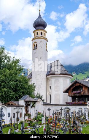 Collegiata di San Candido, Stiftskirche Innichen, San Candido, Innichen, Val Pusteria, Bolzano, Trentino Alto Adige, Italia Stock Photo