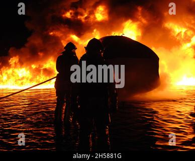 USMC Aircraft Rescue Fire Fighters working the flame pit at MCAS Miramar, San Diego, California. Stock Photo