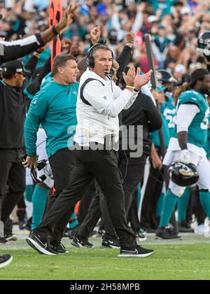 Jacksonville, FL, USA. 7th Nov, 2021. Jacksonville Jaguars head coach Urban Meyer reacts to stopping the Bills on a 4th and short yardage during 2nd half NFL football game between the Buffalo Bills and the Jacksonville Jaguars. Jaguars defeated the Bills 9-6 at TIAA Bank Field in Jacksonville, Fl. Romeo T Guzman/CSM/Alamy Live News Stock Photo