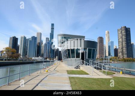 The Lock observation building and the Chicago skyline from the east gate of the Chicago Harbor Lock November 3, 2021 in Chicago, Illinois. The lock is one of only two entrances from the Great Lakes to the Chicago Area Waterway System. Stock Photo