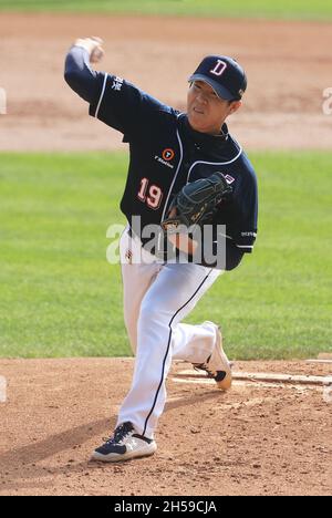 08th Nov, 2021. Doosan Bears' Jose Fernandez Jose Fernandez of the Doosan  Bears rounds the bases after hitting a two-run homer against the LG Twins  during a Korea Baseball Organization first-round postseason