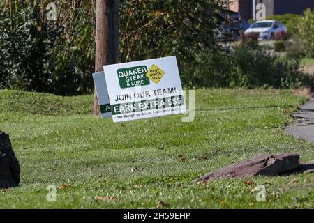 Bloomsburg, United States. 07th Nov, 2021. A sign recruiting workers is seen outside Quaker Steak and Lube restaurant.'Now Hiring' signs are seen in Bloomsburg, Pennsylvania. The U.S. Bureau of Labor Statistics has reported that total non-farm payroll employment rose by 531,000 in October 2021, and the unemployment rate edged down by 0.2 percentage points to 4.6 percent. Credit: SOPA Images Limited/Alamy Live News Stock Photo