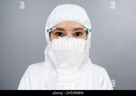 female doctor in protective PPE suit wearing face mask and face shield protection from coronavirus(covid-19) pandemic Stock Photo