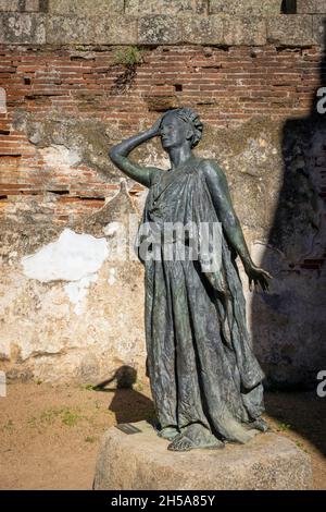 Bronze statue of Margarita Xirgu at the Roman theatre, Merida, Badajoz Province, Extremadura, Spain.  Margarita Xirgu Subirá, 1888 - 1969, Spanish sta Stock Photo