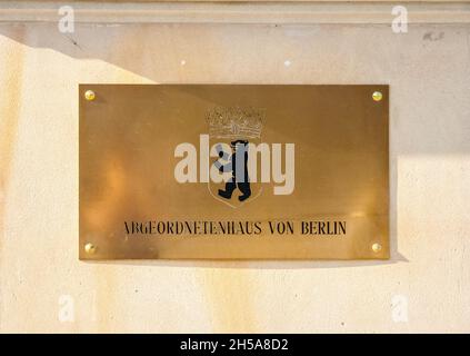 Great close-up view of the golden nameplate of the Abgeordnetenhaus of Berlin (House of Deputies) at the building's entrance. It's the state... Stock Photo