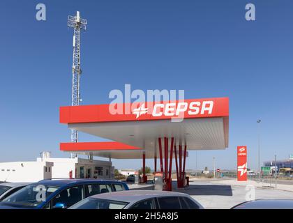 CEPSA petrol station near Carmona, Seville Province, Spain.  CEPSA stands for Compañía Española de Petróleos, S.A.U. (Spanish Petroleum Company) Stock Photo