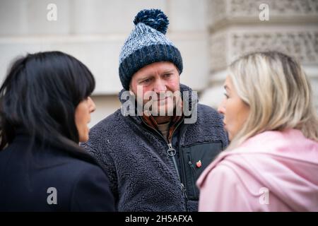 Claudia Winkleman and Victoria Coren Mitchell arrive to meet Richard Ratcliffe, the husband of Iranian detainee Nazanin Zaghari-Ratcliffe, outside the Foreign Office in London, during his continued hunger strike following his wife losing her latest appeal in Iran. Picture date: Monday November 8, 2021. Stock Photo