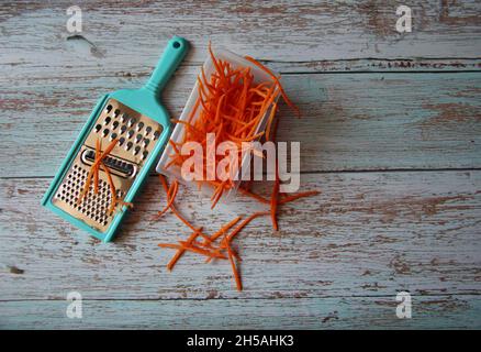 rub carrots and grater Stock Photo - Alamy