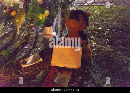 Houston, USA. 08th Nov, 2021. A memorial is set up outside of Astroworld Festival grounds at NRG Park at Houston, Texas on November 8, 2021. The highly anticipated music festival ended with the tragic deaths of eight people Friday night. (Photo by Jennifer Lake/Sipa USA) Credit: Sipa USA/Alamy Live News Stock Photo