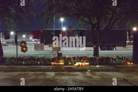 Houston, USA. 08th Nov, 2021. A memorial is set up outside of Astroworld Festival grounds at NRG Park at Houston, Texas on November 8, 2021. The highly anticipated music festival ended with the tragic deaths of eight people Friday night. (Photo by Jennifer Lake/Sipa USA) Credit: Sipa USA/Alamy Live News Stock Photo