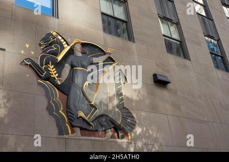 Progress, Intaglio Carving, 1 Rockefeller Center, NYC  2021 Stock Photo