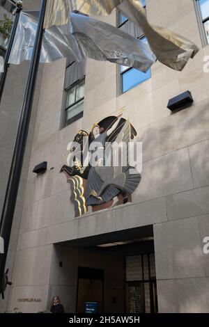 Progress, Intaglio Carving, 1 Rockefeller Center, NYC  2021 Stock Photo