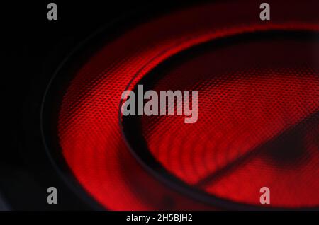 Kaufbeuren, Germany. 08th Nov, 2021. The glowing ceramic hob of a switched-on cooker. Households in Germany continue to pay comparatively much for electricity in a global comparison. Credit: Karl-Josef Hildenbrand/dpa/Alamy Live News Stock Photo