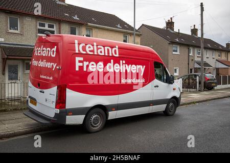 iceland supermarket free delivery food home delivery van outside house in kirkby Liverpool merseyside uk Stock Photo