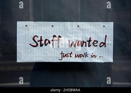 Sign in the window of a restaurant in Edinburgh, 'Staff Wanted, just walk in'. Stock Photo