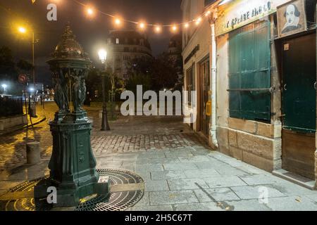 A Wallace Fountain outside the Shakespeare and Company founded by George Whitman located on the Left Bank in Paris, France Stock Photo