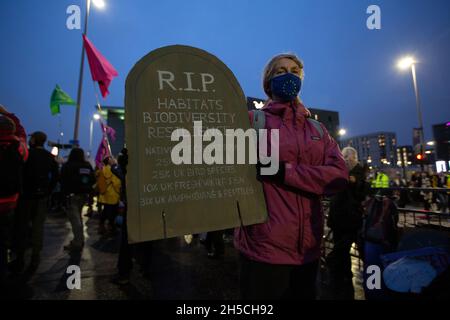 Glasgow, Scotland, UK. Demonstration by protestors outside the 26th United Nations Climate Change Conference, known as COP26, in Glasgow, Scotland, UK, on 8 November 2021. Photo:Jeremy Sutton-Hibbert/Alamy Live News.