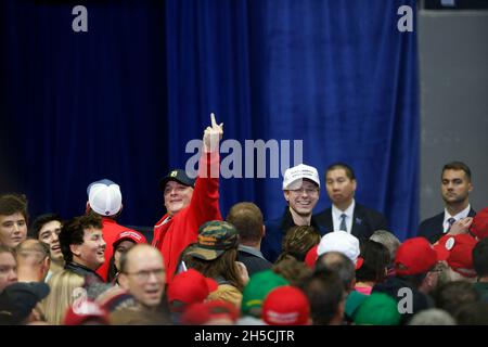 11052018 - Fort Wayne, Indiana, USA: Trump supporters flip off CNN reporter Jim Acosta before United States President Donald J. Trump campaigns for Indiana congressional candidates, including Mike Braun, who is running for senate, during a Make America Great Again! rally at the Allen County War Memorial Coliseum in Fort Wayne, Indiana. Stock Photo