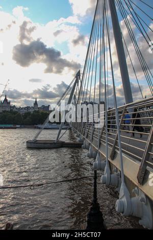 MADRID, SPAIN - Oct 06, 2021: A vertical shot of a bridge over the River Thames in London, United Kingdom Stock Photo