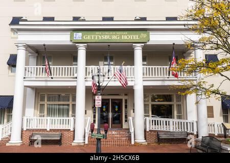 The front steps and entrance to the Gettysburg Hotel in Lincoln Square, established in 1797 and remains a hotel in Gettysburg, Pennsylvania, USA Stock Photo