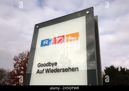 Cologne, Germany. 08th Nov, 2021. A company sign of RTL Germany stands in front of the broadcasting center of the private television station. Credit: Oliver Berg/dpa/Alamy Live News Stock Photo