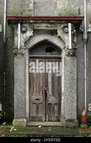 Old unoccupied detached house, Caernarfon, Gwynedd, Wales, UK. Stock Photo