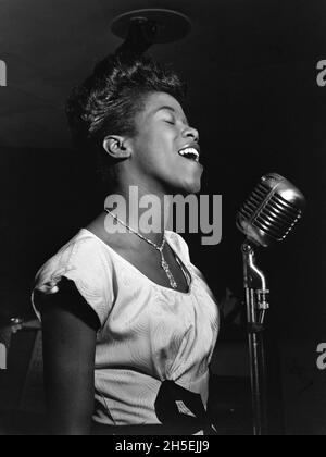 American Jazz Singer Sarah Vaughan Stock Photo - Alamy