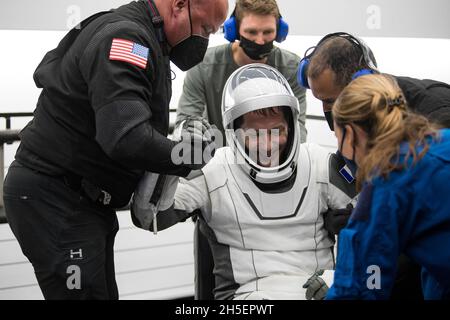 Florida, USA. 09th Nov, 2021. ESA (European Space Agency) astronaut Thomas Pesquet is helped out of the SpaceX Crew Dragon Endeavour spacecraft onboard the SpaceX GO Navigator recovery ship after he and NASA astronauts Shane Kimbrough and Megan McArthur, and Japan Aerospace Exploration Agency (JAXA) astronaut Aki Hoshide landed in the Gulf of Mexico off the coast of Pensacola, Florida, on Monday, November 8, 2021. Credit: UPI/Alamy Live News Stock Photo