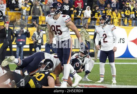 Chicago Bears kicker Cairo Santos (2) talks with Seattle Seahawks kicker  Jason Myers (5) before an NFL football game, Thursday, Aug. 18, 2022, in  Seattle. (AP Photo/Caean Couto Stock Photo - Alamy