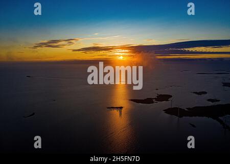 Windräder aus der Luft | Luftbilder von Windrädern in Finnland |  Wind turbine from above Stock Photo