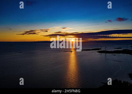 Windräder aus der Luft | Luftbilder von Windrädern in Finnland |  Wind turbine from above Stock Photo