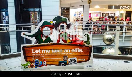 Brisbane Queensland Australia 12 22 2014 Let me take a elfie Photo poster that people can put their heads in and take a picture set up in The Myer Cen Stock Photo