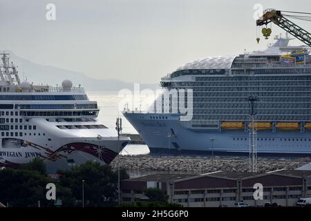 The Wonder of the Seas, the largest cruise ship in the world in 2022 ...